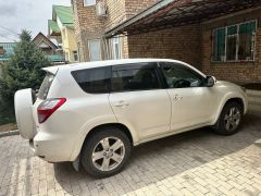 Сүрөт унаа Toyota RAV4