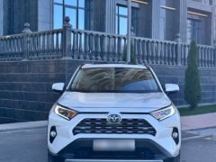 Сүрөт унаа Toyota RAV4