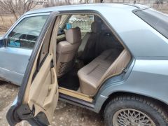 Сүрөт унаа Mercedes-Benz W124