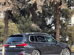 Photo of the vehicle BMW X7