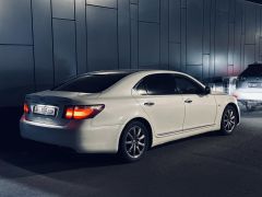 Photo of the vehicle Lexus LS