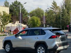 Сүрөт унаа Toyota RAV4