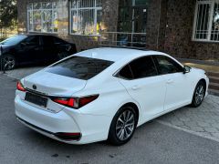 Photo of the vehicle Lexus ES