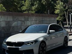 Photo of the vehicle BMW M5