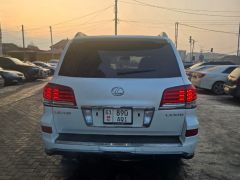 Photo of the vehicle Lexus LX