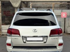 Photo of the vehicle Lexus LX