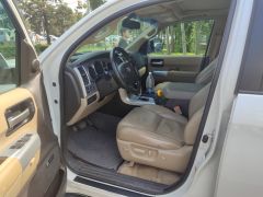 Photo of the vehicle Toyota Sequoia