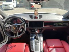 Photo of the vehicle Porsche Macan