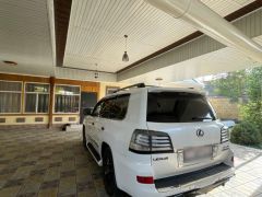 Photo of the vehicle Lexus LX