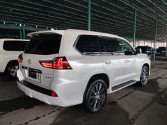 Photo of the vehicle Lexus LX