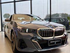 Photo of the vehicle BMW i5