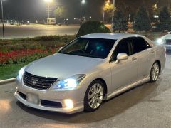 Photo of the vehicle Toyota Crown