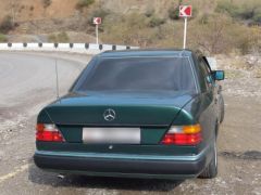 Сүрөт унаа Mercedes-Benz W124