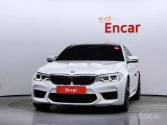 Photo of the vehicle BMW M5