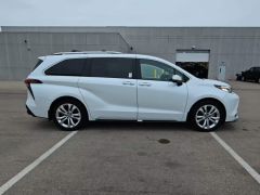 Photo of the vehicle Toyota Sienna