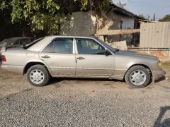 Сүрөт унаа Mercedes-Benz W124