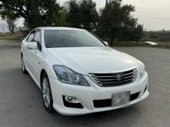 Photo of the vehicle Toyota Crown