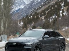 Photo of the vehicle Audi Q8