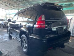 Photo of the vehicle Lexus GX