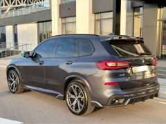 Photo of the vehicle BMW X5