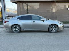 Photo of the vehicle Lexus ES