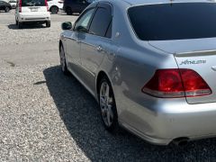 Photo of the vehicle Toyota Crown