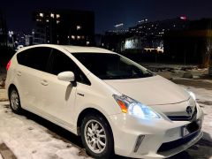 Photo of the vehicle Toyota Prius v (+)