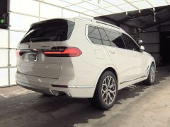 Photo of the vehicle BMW X7