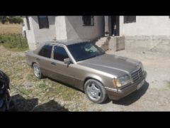 Photo of the vehicle Mercedes-Benz W124