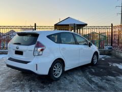 Photo of the vehicle Toyota Prius v (+)