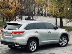 Photo of the vehicle Toyota Highlander