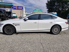 Photo of the vehicle Genesis G80