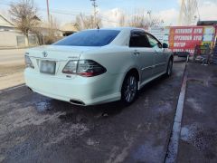 Photo of the vehicle Toyota Crown