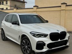 Photo of the vehicle BMW X5