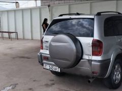 Сүрөт унаа Toyota RAV4