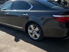 Photo of the vehicle Lexus LS