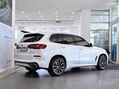 Photo of the vehicle BMW X5