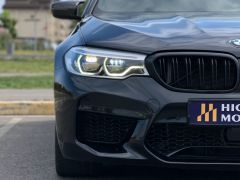 Photo of the vehicle BMW M5