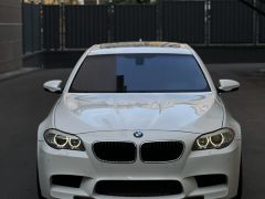 Photo of the vehicle BMW M5