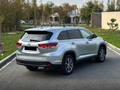 Photo of the vehicle Toyota Highlander