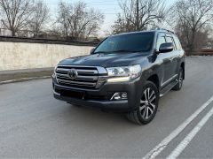 Photo of the vehicle Toyota Land Cruiser