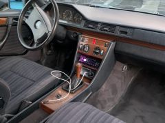 Сүрөт унаа Mercedes-Benz W124