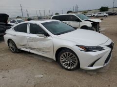 Photo of the vehicle Lexus ES