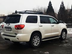 Photo of the vehicle Toyota Sequoia