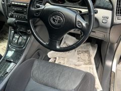 Сүрөт унаа Toyota Kluger