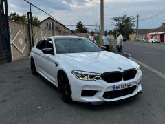 Photo of the vehicle BMW M5