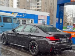 Photo of the vehicle BMW M5