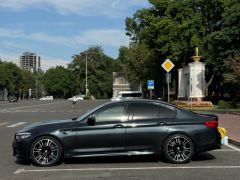 Photo of the vehicle BMW M5