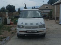 Сүрөт унаа Nissan Serena