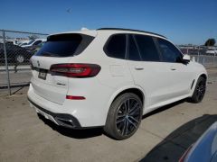 Photo of the vehicle BMW X5